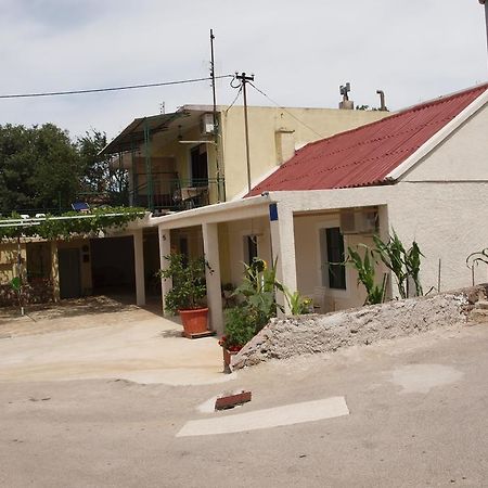Apartments Viktorija Starigrad Paklenica Exterior foto