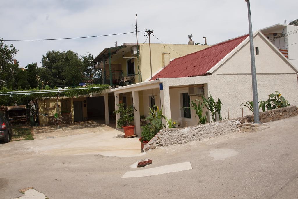 Apartments Viktorija Starigrad Paklenica Exterior foto